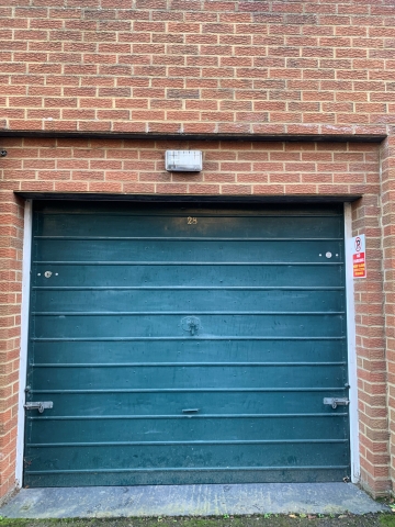 Garage to let