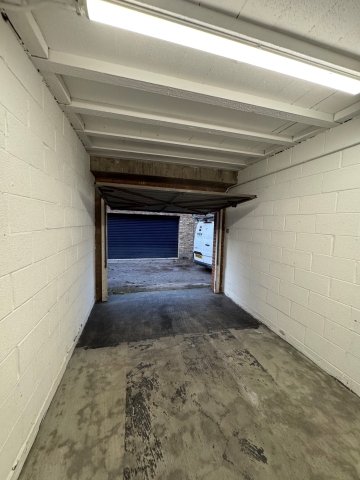 Garage to let