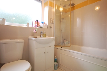 Four bedroom end terrace house