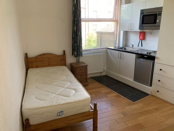 Bright Studio Flat