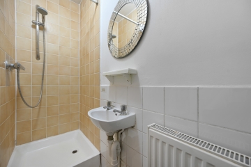 Three bed end of terrace house